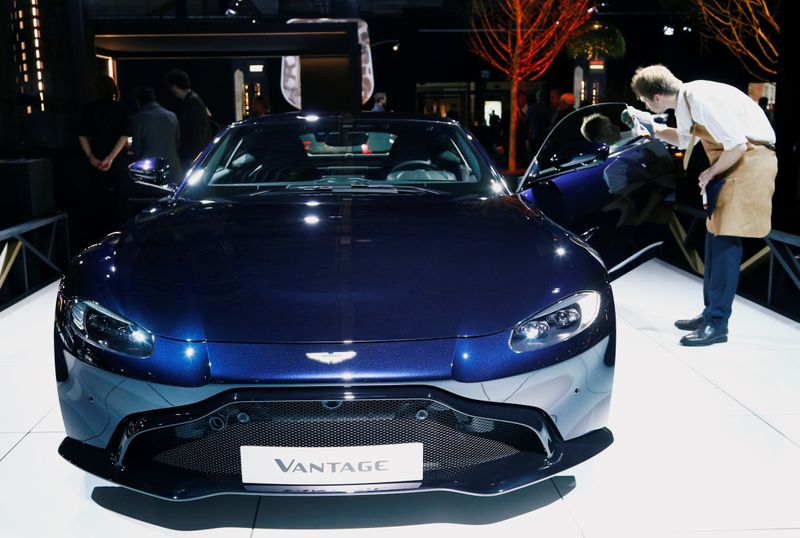 © Reuters. A worker cleans an Aston Martin Vantage car at Brussels Motor Show