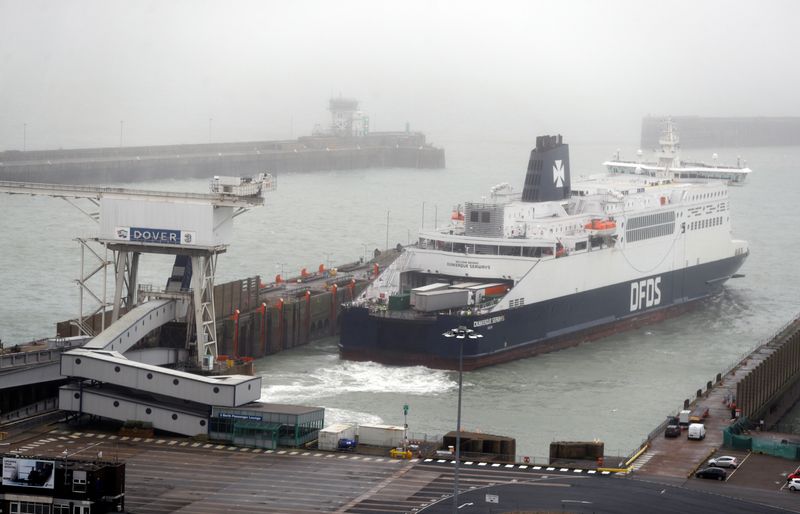 © Reuters. Una vista general muestra el puerto el día del Brexit, en Dover