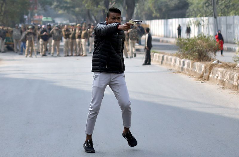 © Reuters. A Picture and its Story: A gunman shoots at New Delhi protesters