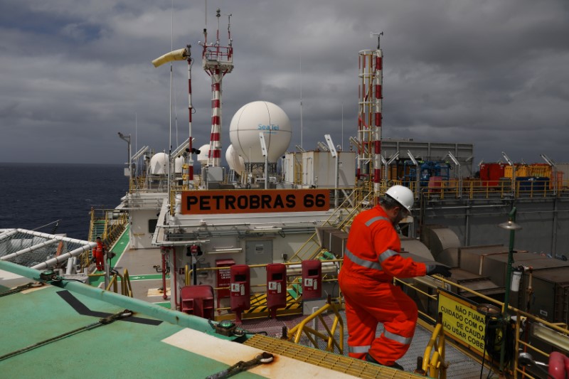 © Reuters. Plataforma da Petrobras na Bacia de Santos, litoral do Rio de Janeiro