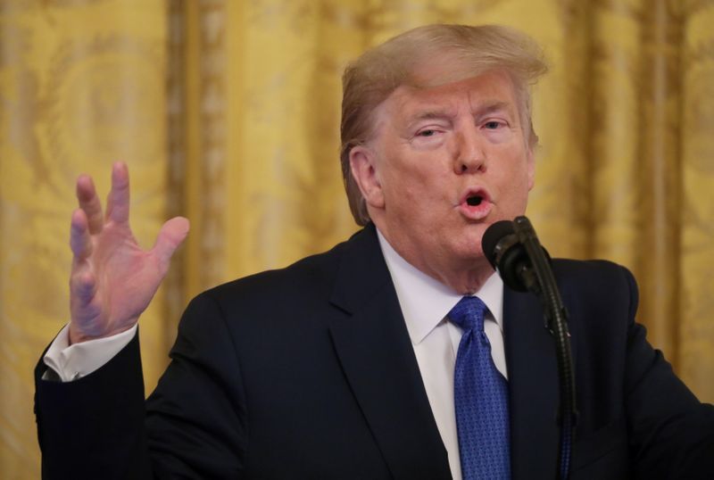 © Reuters. El Presidente de los Estados Unidos Donald Trump pronuncia un discurso en la Cumbre de la Casa Blanca sobre la Trata de Personas en la Sala Este de la Casa Blanca en Washington