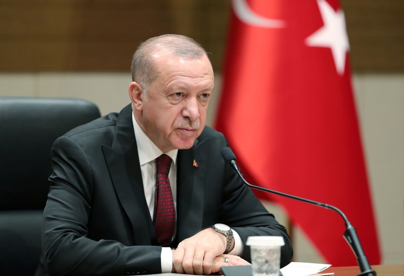 Erdogan dice que Turquía responderá al bombardeo sirio sobre posiciones turcas