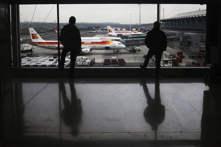 Reabren el aeropuerto de Madrid tras el cierre por la presencia de drones