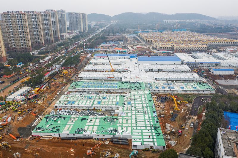 Hospital chinês construído em 8 dias começa a receber vítimas do coronavírus