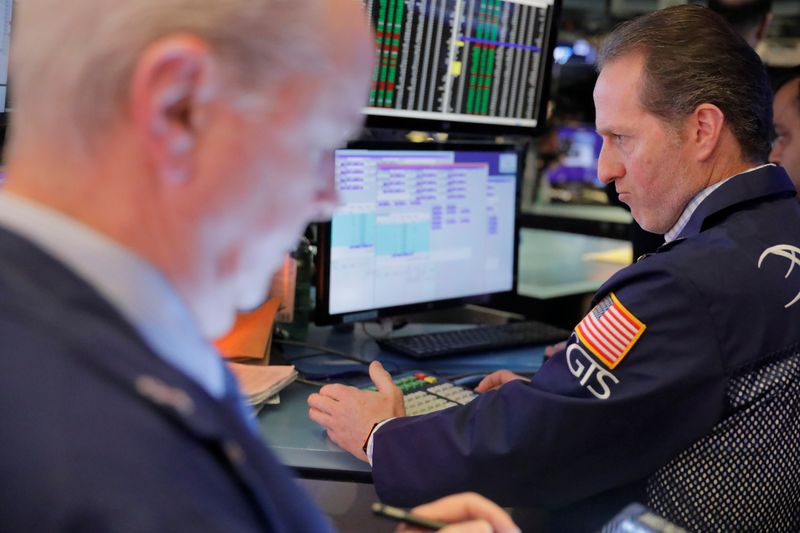 © Reuters. Traders work on the floor of the New York Stock Exchange shortly after the opening bell in New York