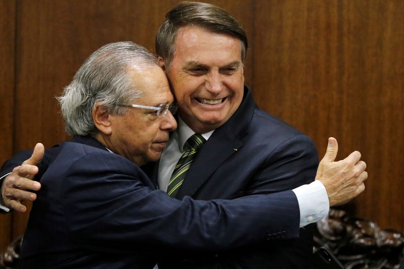 Bolsonaro diz que governo que ir mais fundo em reformas para tirar peso do Estado de empresários