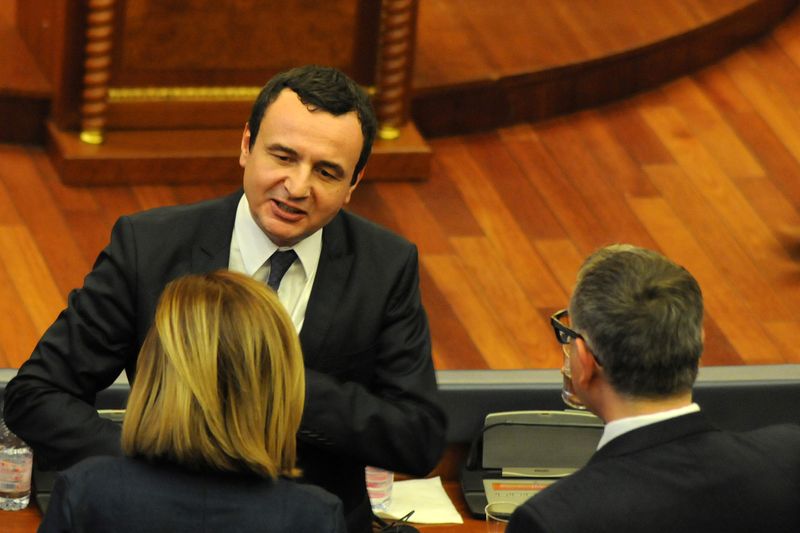 برلمان كوسوفو يوافق على حكومة جديدة رئيسها يتعهد بمفاوضات حازمة مع صربيا