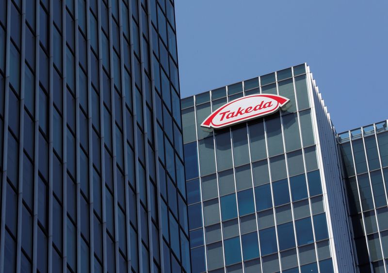 © Reuters. FILE PHOTO:  Takeda Pharmaceutical Co's logo is seen at its new headquarters in Tokyo