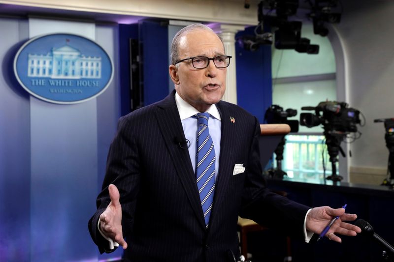 © Reuters. Larry Kudlow speaks during a TV interview in Washington