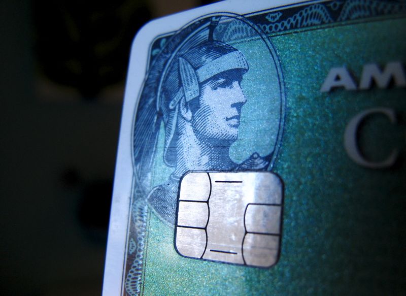 © Reuters. A computer chip is seen on a newly-issued credit card in this photo illustration taken in Encinitas, California