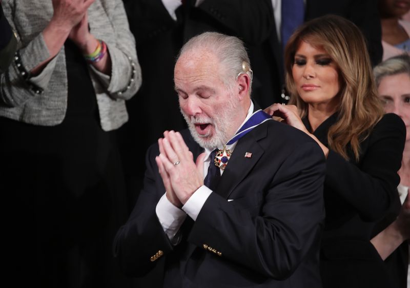 © Reuters. First lady Melania Trump places Presidential Medal of Freedom to Limbaugh during U.S. President Donald Trump's State of the Union address at the U.S. Capitol in Washington