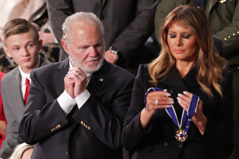 © Reuters. Conservative radio talk show host Rush Limbaugh reacts as he is awarded the Presidential Medal of Freedom in Washington