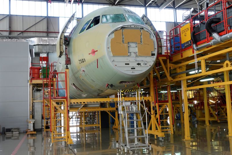 © Reuters. FILE PHOTO: An A330 Aircraft fuselage is seen at the Airbus China completion plant in Tianjin