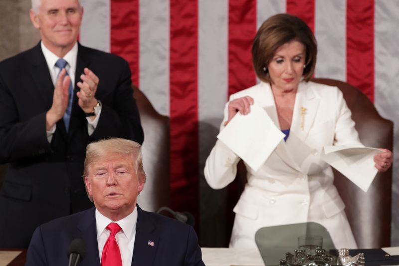 Trump e Pelosi se hostilizam em noite do discurso do Estado da União