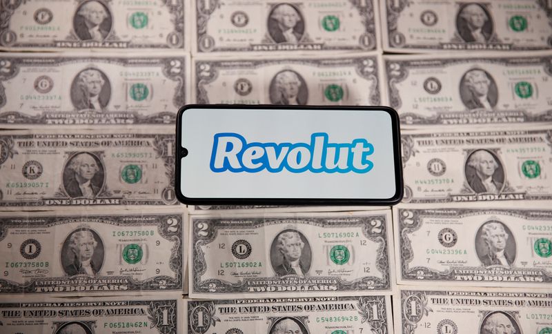 © Reuters. Smartphone with Revolut logo is placed on the U.S. dollar banknotes in this illustration