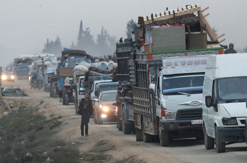 البرد والمرض يهددان أكثر من نصف مليون سوري فروا من إدلب بسبب القتال