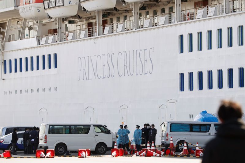 © Reuters. 新型肺炎、中国の死者500人超す　横浜港のクルーズ船で新たに10人陽性