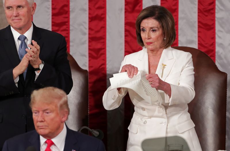 Pelosi dice que rompió la copia del discurso de Trump porque el texto &quot;destrozó la verdad&quot;