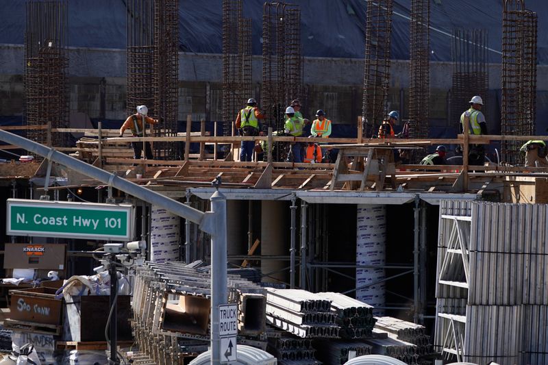 © Reuters. FILE PHOTO:  Work crews construct a new hotel complex on oceanfront property in Encinitas, California