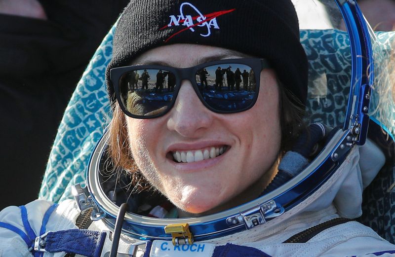 Astronauta Christina Koch volta à Terra após missão espacial recorde