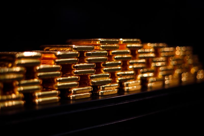 Опасения о коронавирусе толкнули вверх цены на золото