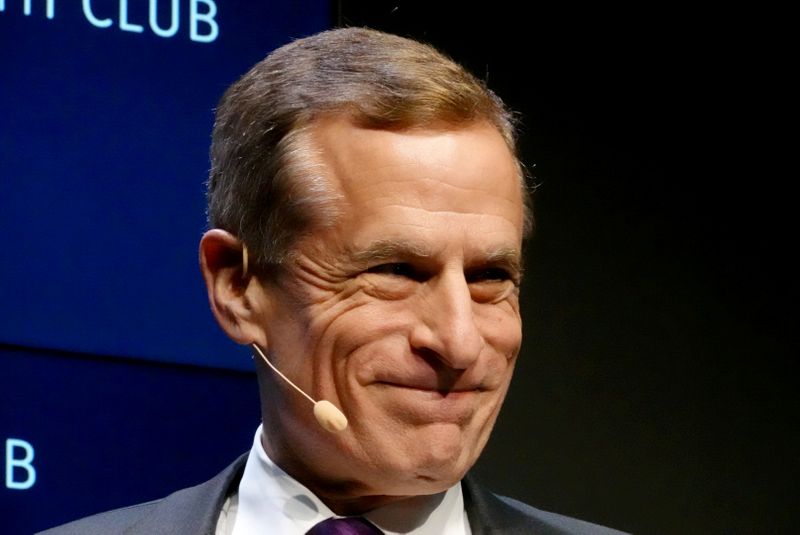 © Reuters. FILE PHOTO: Dallas Federal Reserve Bank President Robert Kaplan speaks at the Commonwealth Club in San Francisco