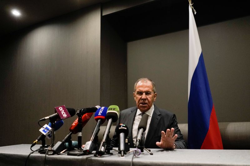 © Reuters. Russian Foreign Minister Sergei Lavrov attends a news conference, in Mexico City