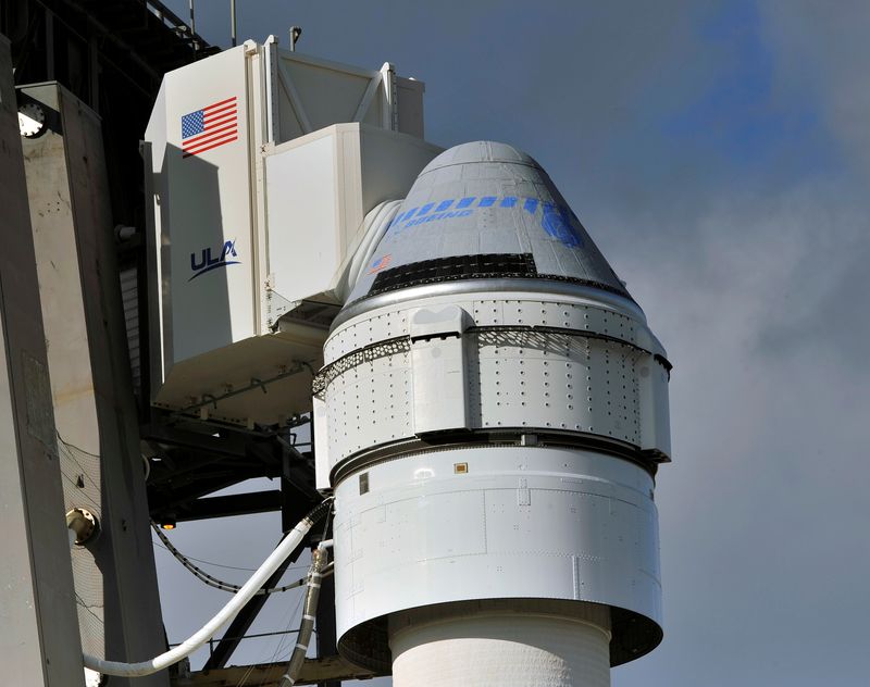 © Reuters. FILE PHOTO:  The Boeing CST-100 Starliner spacecraft stands at launch complex 40 at the Cape Canaveral Air Force Station