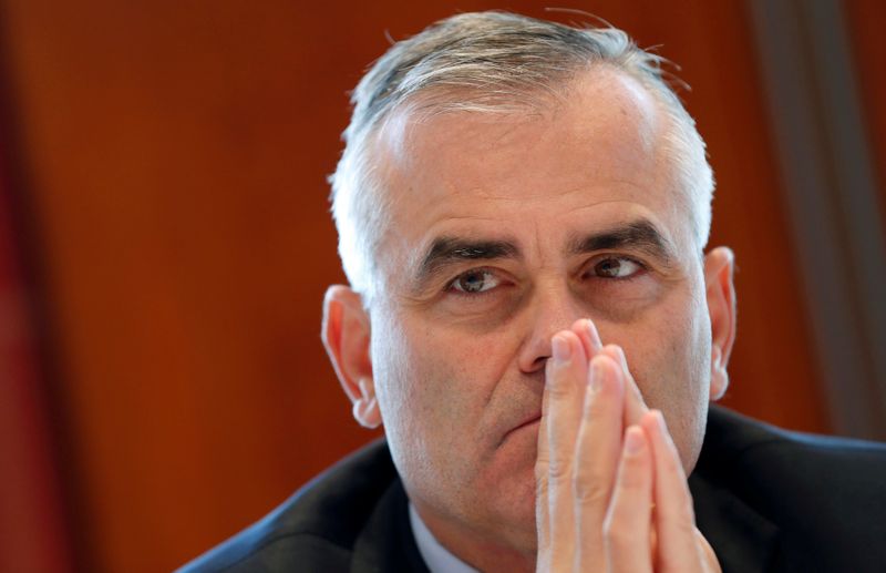 © Reuters. FILE PHOTO: FILE PICTURE: Thomas Gottstein, newly appointed Chief Executive of Credit Suisse, attends a news conference in Zurich, Sept. 19, 2016.