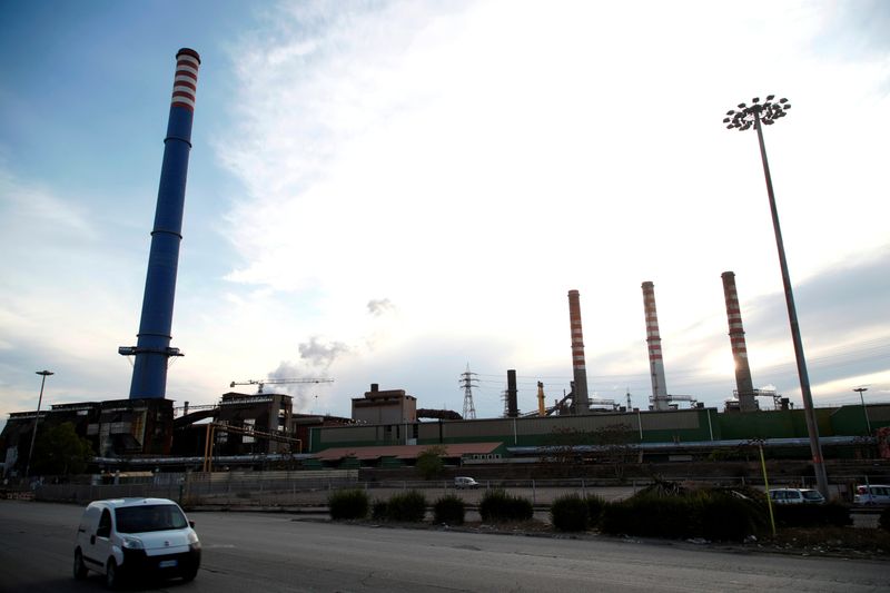 © Reuters. FOTO DE ARCHIVO: La planta de acero Ilva en Taranto