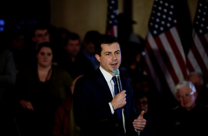 © Reuters. Pré-candidato democrata à Presidência dos EUA Pete Buttigieg discursa em evento de campanha em New Hampshire