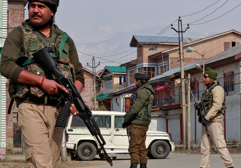 © Reuters. الهند تجدد حبس أربعة زعماء سياسيين في إقليم كشمير