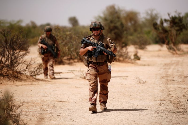 © Reuters. الجيش الفرنسي يعلن قتل أكثر من 30 متشددا إسلاميا في مالي