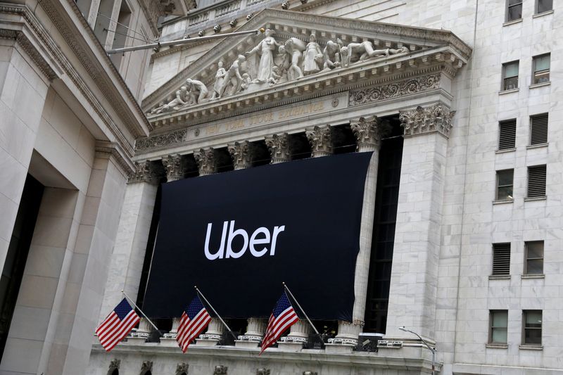 © Reuters. A banner announcing Uber Technologies Inc., during the company's IPO at the NYSE in New York