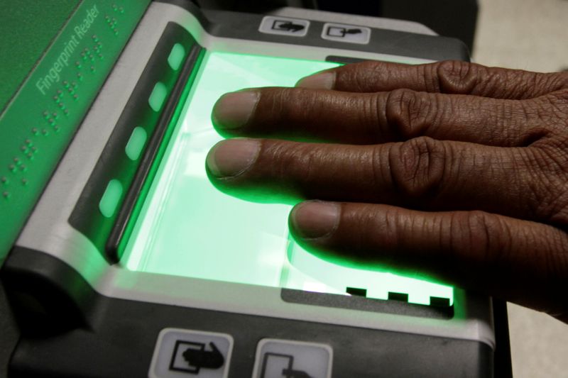 © Reuters. FILE PHOTO: Use of  fingerprint reader on a new Global Entry Kiosk is demonstrated at Los Angeles International Airport