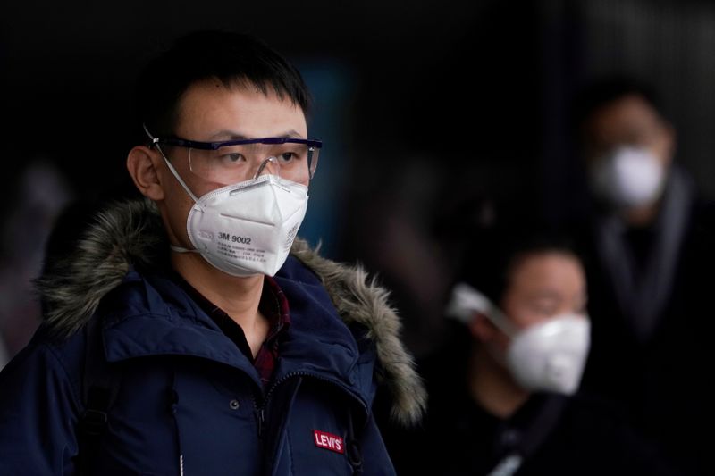 © Reuters. إقليم هوبي الصيني يعلن عن 81 حالة وفاة جديدة بسبب فيروس كورونا