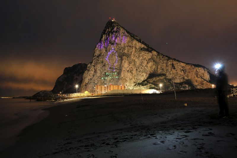 Los atascos en la frontera española amenazan más las finanzas de Gibraltar que el Brexit