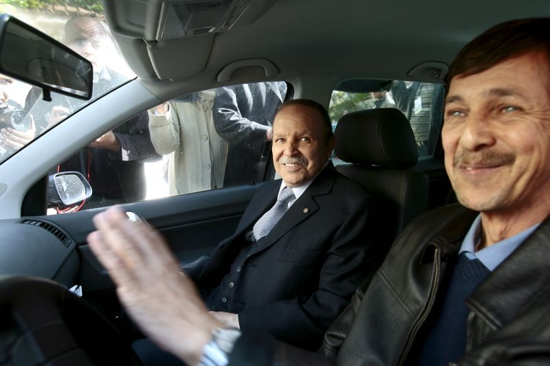 محكمة عسكرية جزائرية تقر أحكام السجن على مديرين سابقين للمخابرات