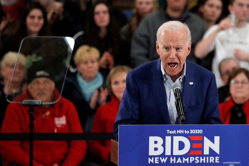 © Reuters. Democratic 2020 U.S. presidential candidate and former Vice President Biden speaks to supporters at a campaign event in Manchester