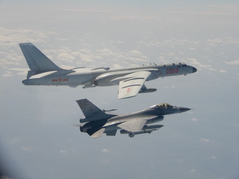 © Reuters. H-6 bomber of Chinese PLA Air Force flies near a Taiwan F-16 in this February 10, 2020 handout photo