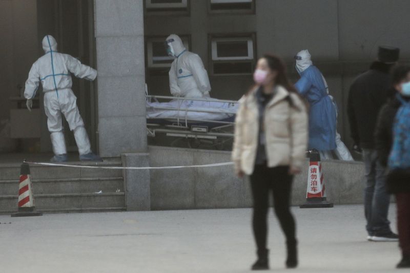 © Reuters. 中国、新型肺炎の死者1000人超える　10日だけで108人死亡