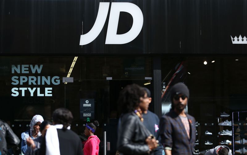 © Reuters. FILE PHOTO:  People pass a JD Sports store in London