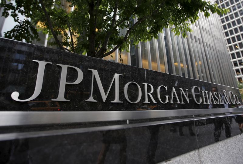 © Reuters. FILE PHOTO: JP Morgan Chase & Co corporate headquarters in New York