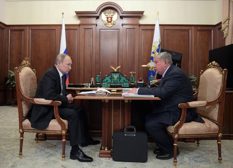 © Reuters. الكرملين: بوتين ومدير روسنفت قد يبحثا اتفاق أوبك+ الثلاثاء