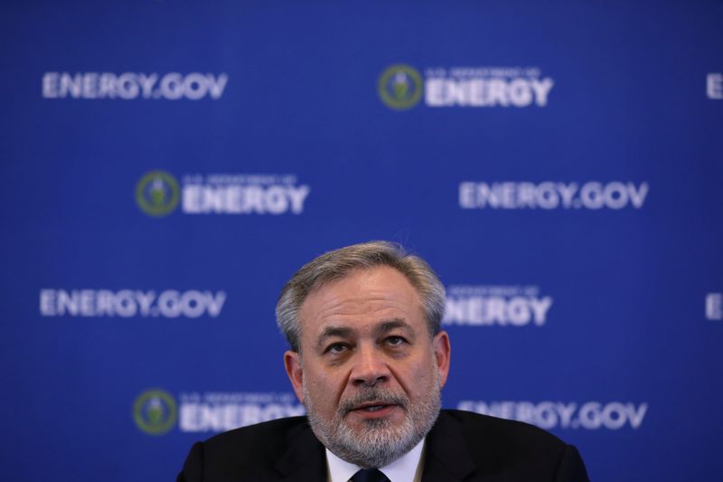США не беспокоят новые сокращения добычи ОПЕК -- министр энергетики