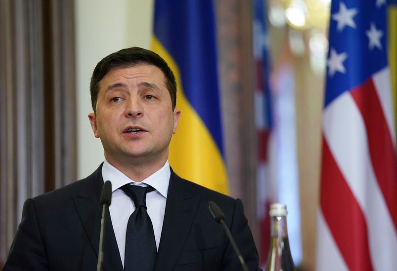 رئيس أوكرانيا يقيل مدير مكتبه وسط تقارير عن صراع في مقر الحكم