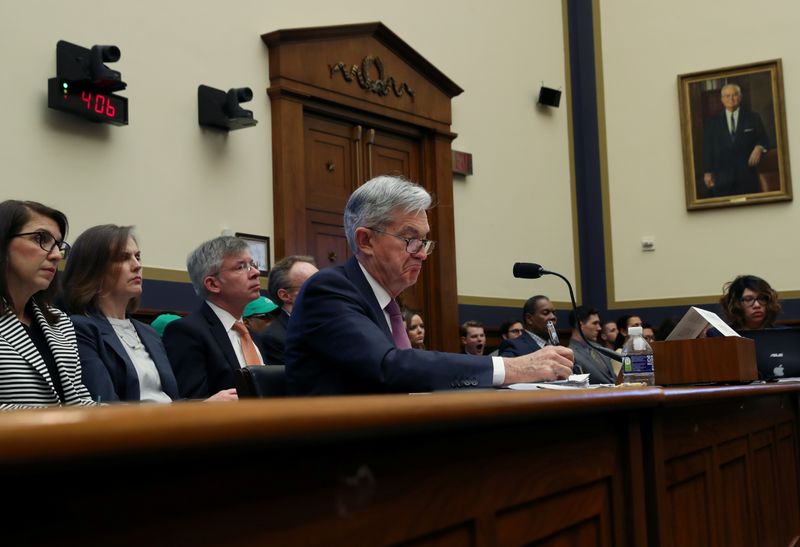 © Reuters. El presidente de la Junta de la Reserva Federal, Jerome Powell, testifica ante el Comité de Servicios Financieros de la Cámara durante una audiencia con el Informe de Política Monetaria semestral, en Capitol Hill en Washington