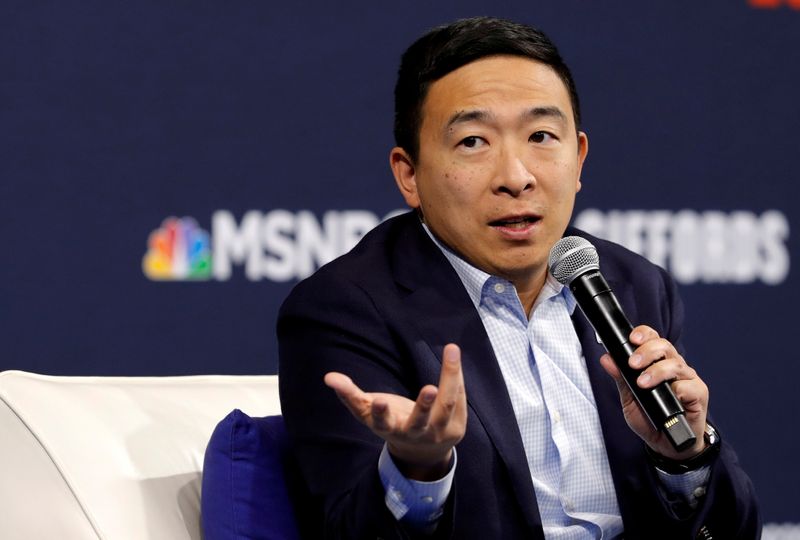 © Reuters. FILE PHOTO: U.S. Democratic presidential candidate and businessman Andrew Yang responds to a question during a forum held by gun safety organizations the Giffords group and March For Our Lives in Las Vegas