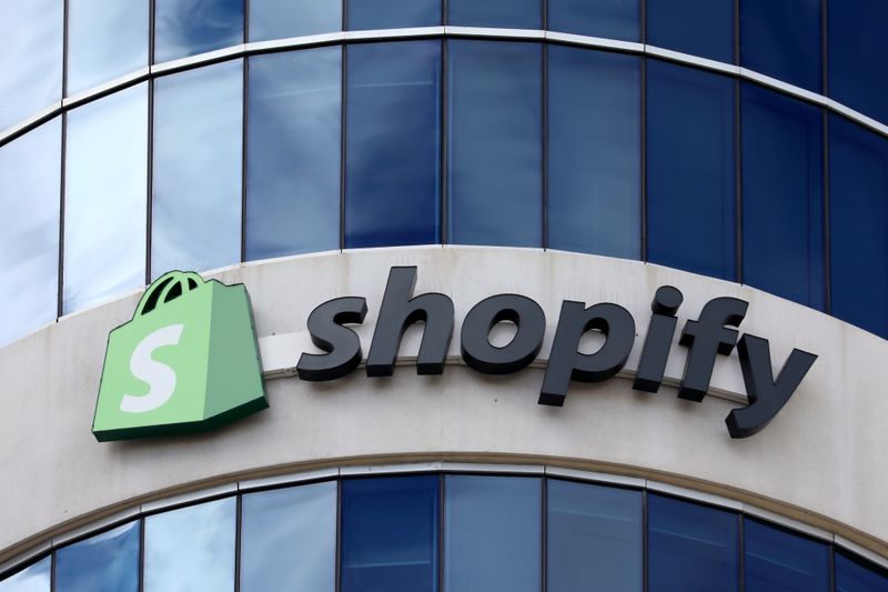 © Reuters. The logo of Shopify is seen outside its headquarters in Ottawa