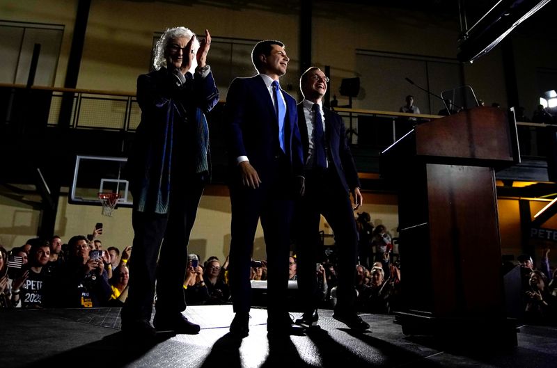 © Reuters. Democratic U.S. presidential candidate and former South Bend Mayor Buttigieg speaks at his New Hampshire primary night rally in Nashua